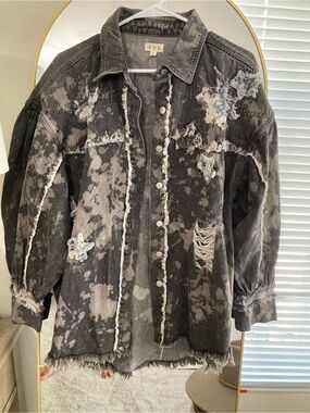 POL Gray & Black Bleached Distressed Denim Jacket with Frayed Accents